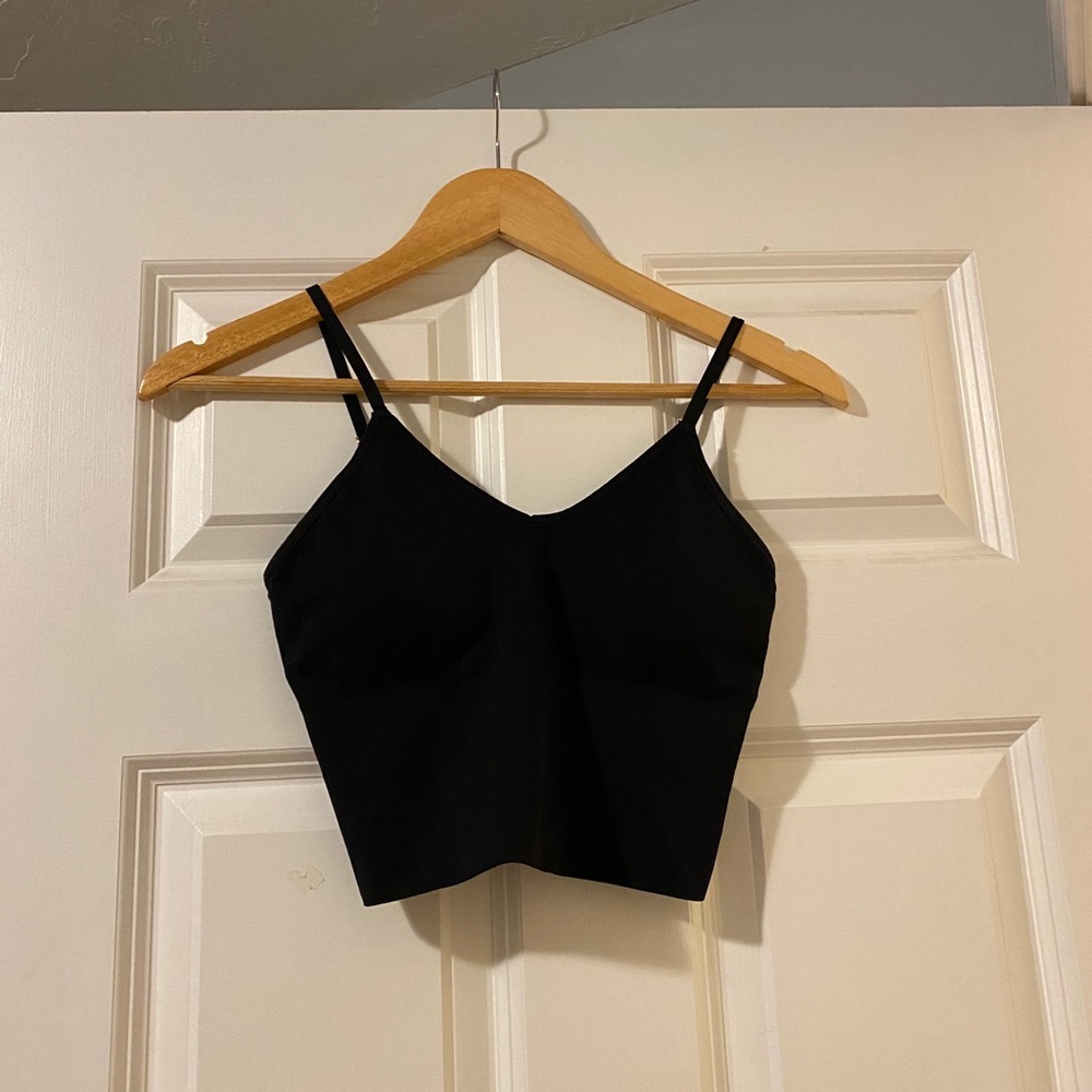 Black cropped tank